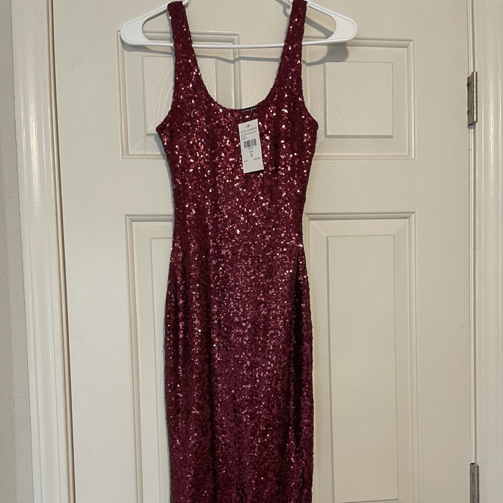 Fashion nova sequin dress. Color - Burgundy